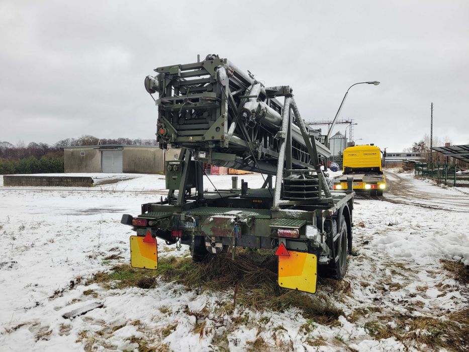 Militaria - wojskowy maszt kratownicowy - nadajnik, BTS, Internet, GSM