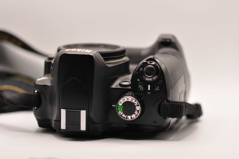 Nikon D60 + Punho Vertical/Grip + 2 Baterias – Excelente Estado  (19k disparos)