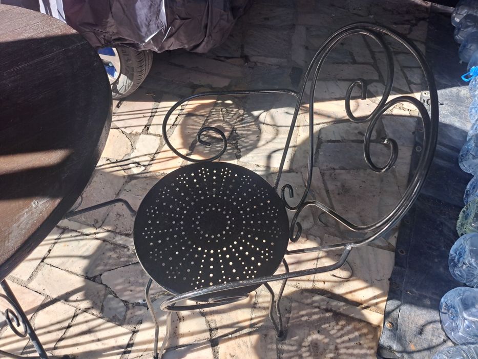 Mesa de jardim em ferro com 4 cadeiras