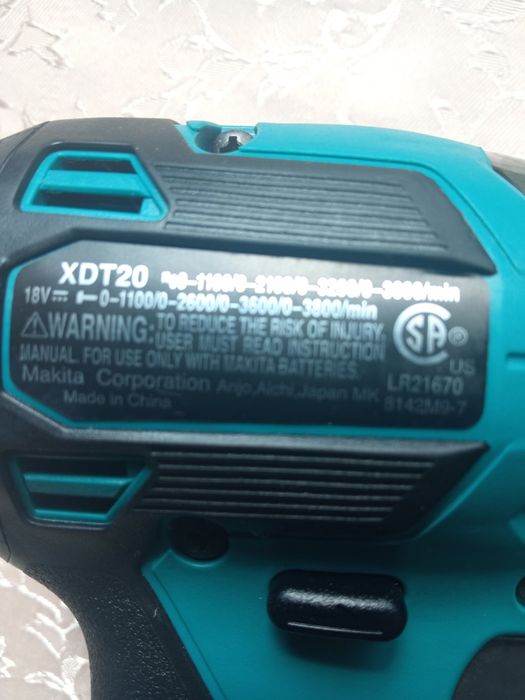Makita XDT20(DTD173)та Makita BL1830B.