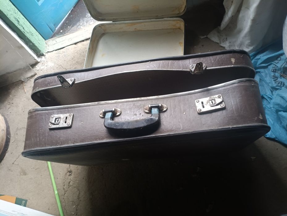 Чемодан, портфель старовинний