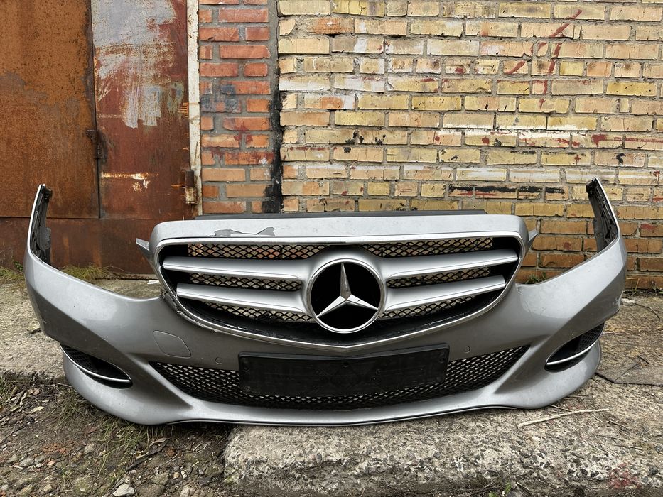 Продам передній бампер мерседес w212 рестайл в зборі 792 колір