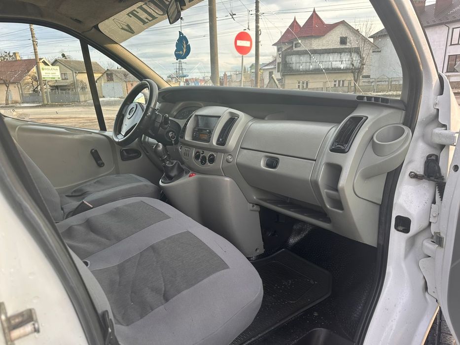 Opel vivaro 9 місць