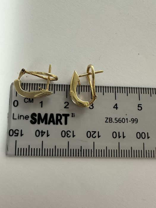 Золгтые серьги с бриллиантами