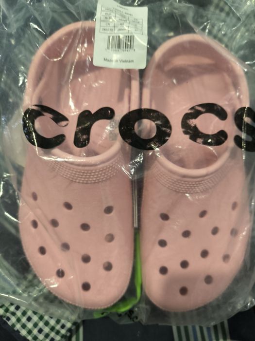 Crocs originals cor de rosa novos por usar