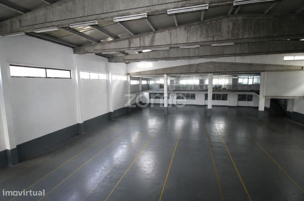 Pavilhão Comercial com +1.000 m² na Zona Industrial do Socorro – Fa...