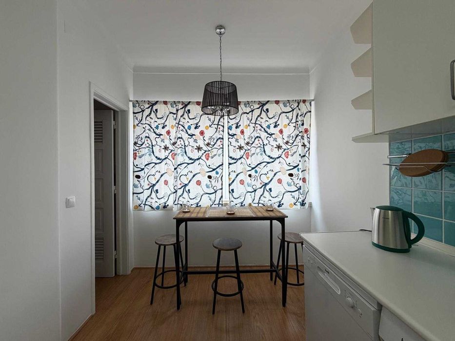 Quarto Individual | 14 m2 para estudantes universitárias | Alvalade / Av. de Roma | Despesas Incluídas | 575 euros