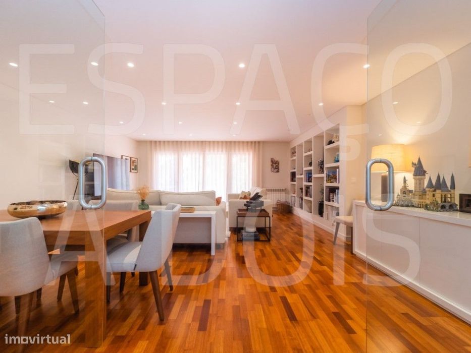 ÚNICO! T3 Duplex | 2 Grandes Terraços, 2 Parqueamentos e Enorme Arr...