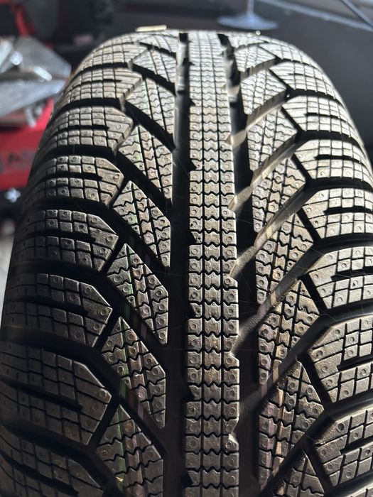 Nowe/ demo opony zimowe 215/65 R16 Semperit