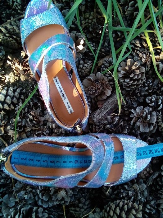 Кожаные босоножки, р.37