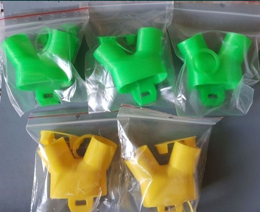Plastikowe elementy z drukarki 3D
