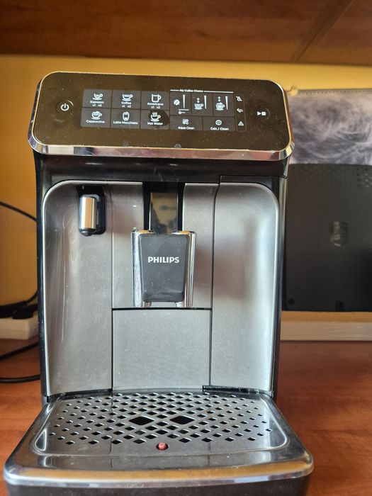 Ekspres Philips LatteGo EP3200 w kolorze czarnym
