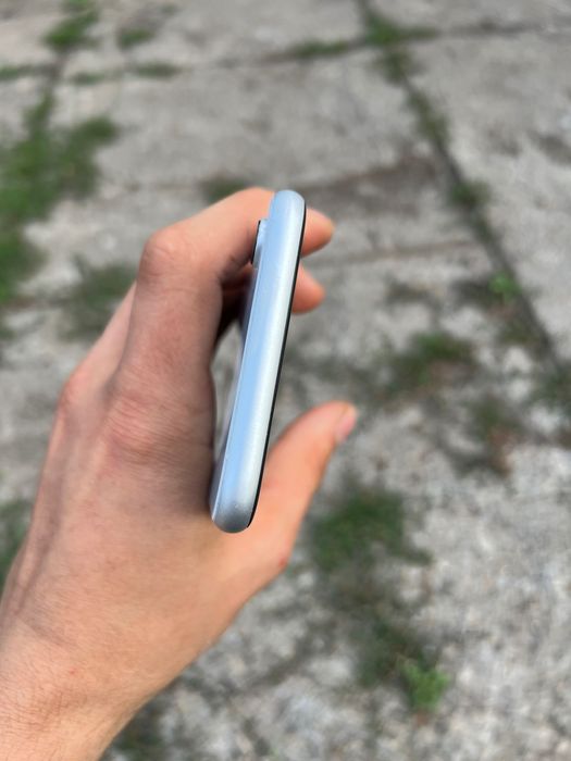 iPhone XR 128GB с чохлом
