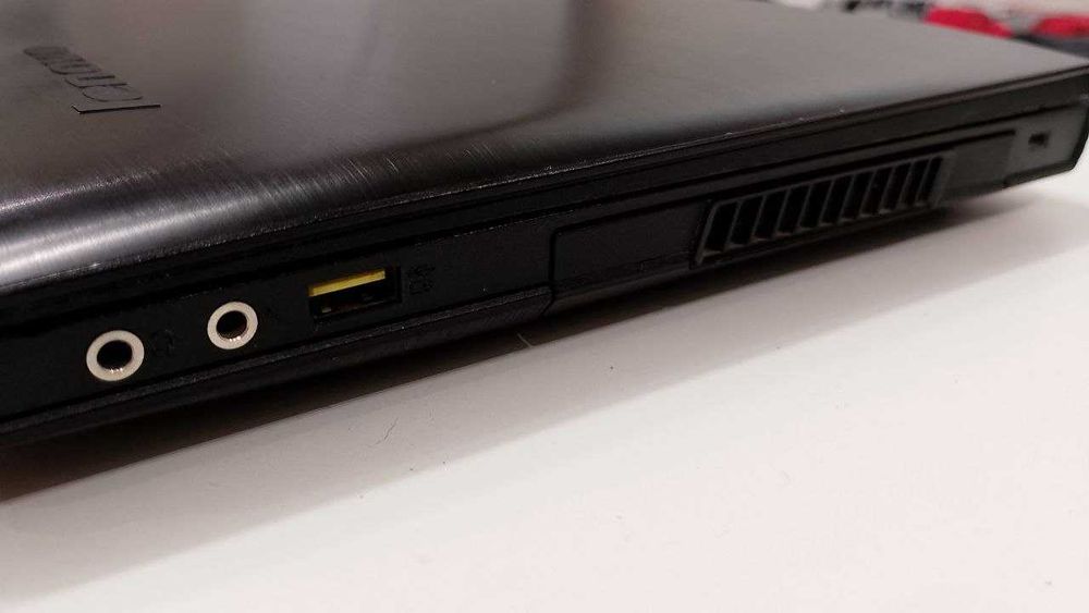 Ігровий ноутбук Lenovo Y500, Intel Core i7, дві дискретні відеокарти, SSD та HDD диски і т.д.