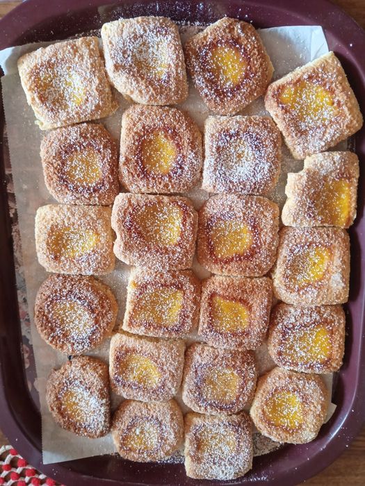 Ovos caseiros, pastéis, croissants, biscoitos ,etc