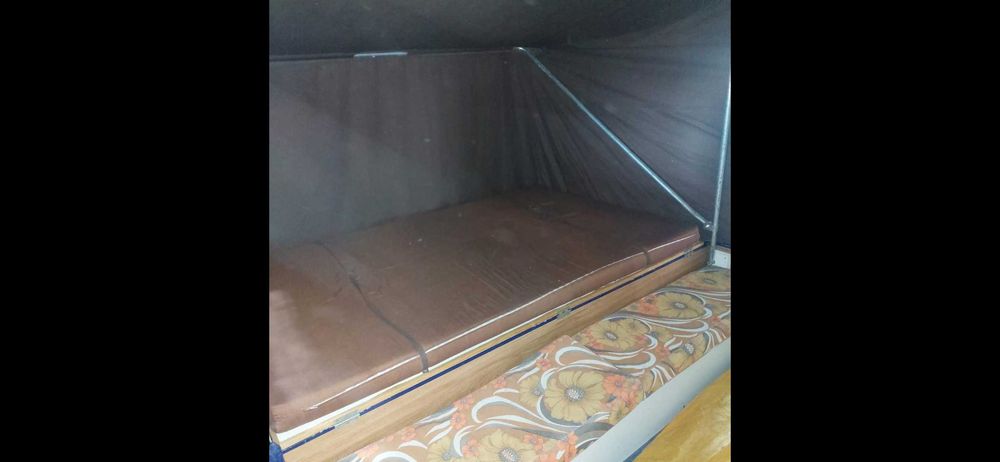 Auto tenda em bom estado geral, esta equipada, praticamente nova..
