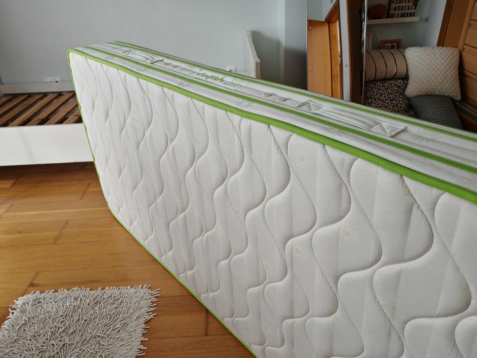 Estrado e colchão 200x90