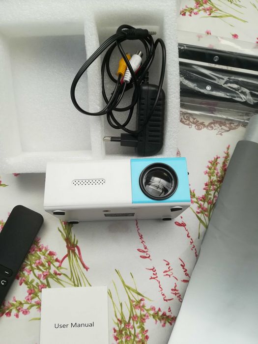 mini projetor com pouco uso