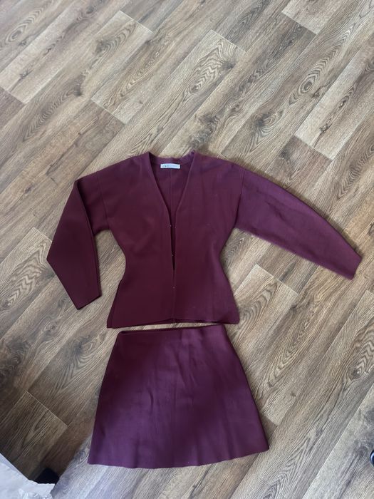 Ідеальний бургунді костюм-двійка від Zara