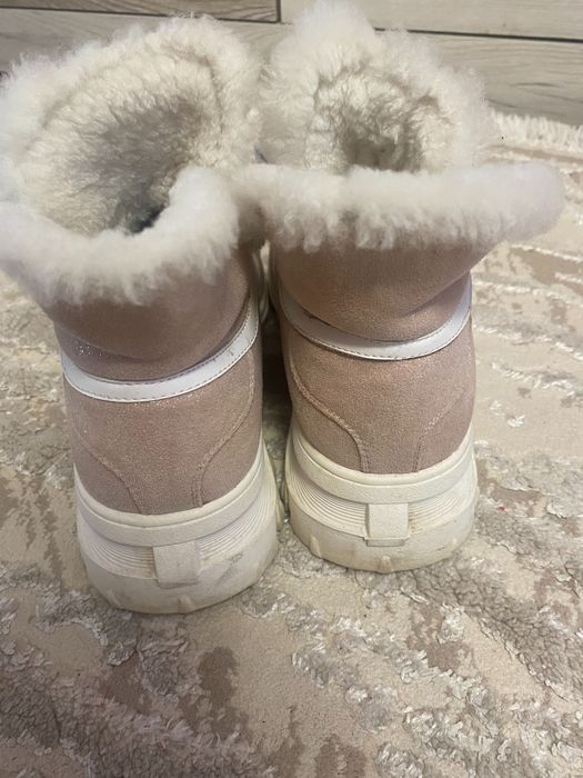 Взуття зима дуже зручні стан нових розмір 36 не промокають теплі