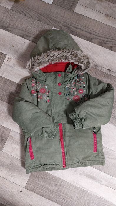 Зимова куртка на 6-8 років