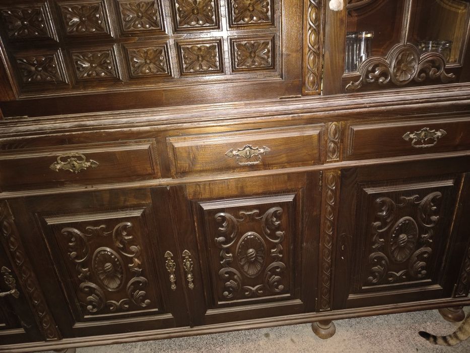 Cristaleira e aparador