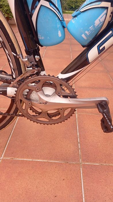 Bicicleta estrada em carbono