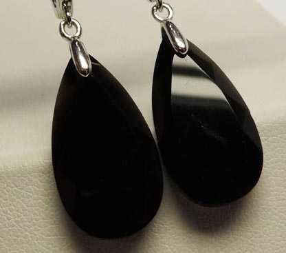 Srebrne kolczyki fasetowane onyksy łezki zatrzask