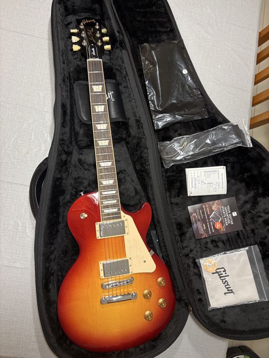 Gibson Les Paul Studio CherrySunburst 2024