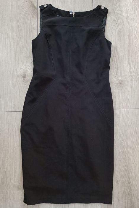 Czarna sukienka damska elegancka r. M