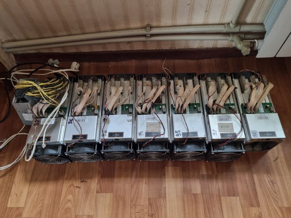 Майнери Bitmain Antminer S9 13.5Т і 14Т