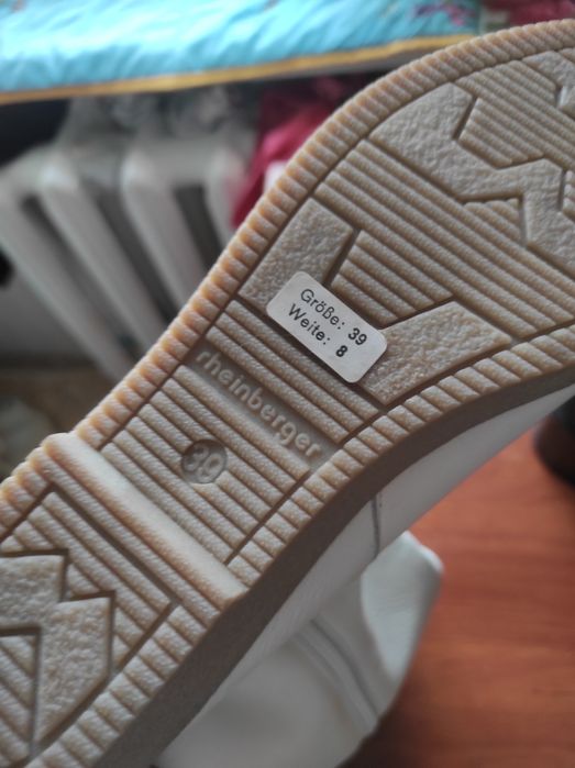 Продаю сапоги из натуральной кожи