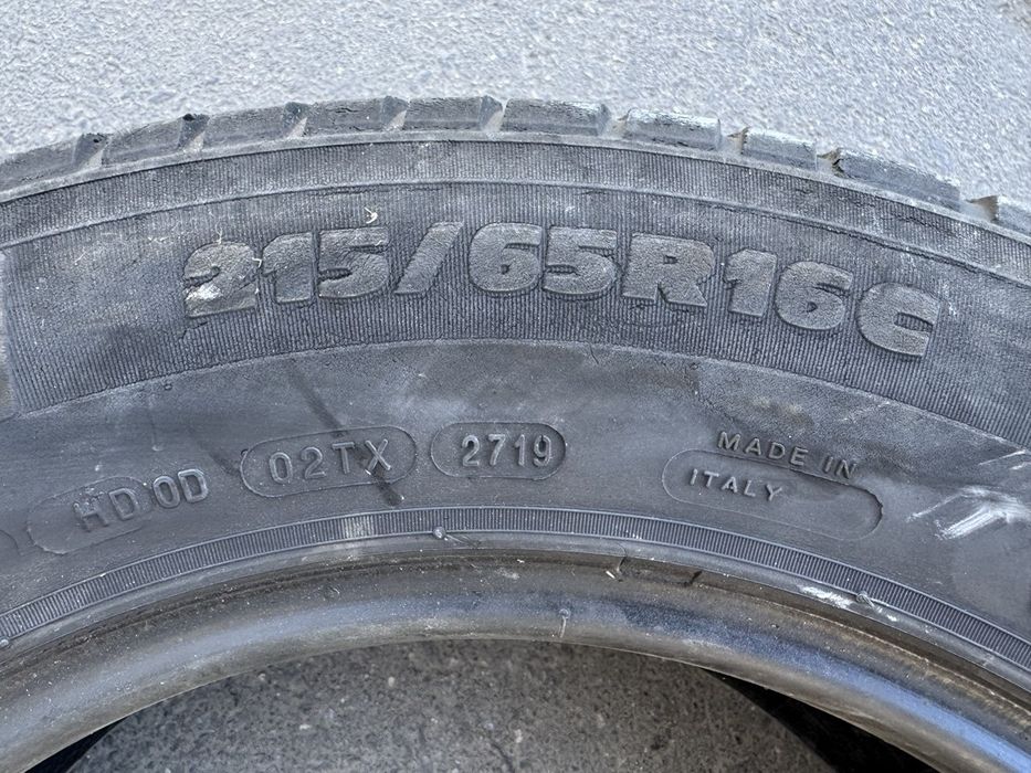 Michelin Agilis 51. 215/65/16c