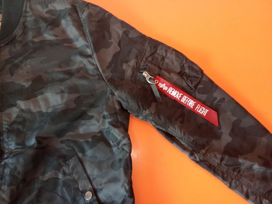 Bomberka- Flyer's Alpha Industries MA1