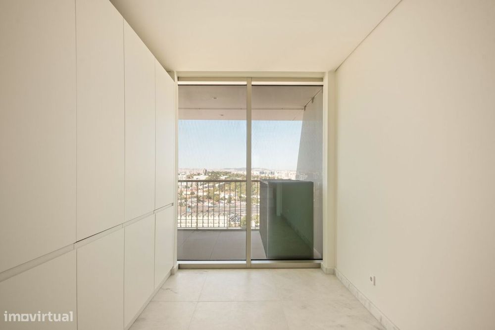 Apartamento T4 + 1 com piscina, Nova Campolide, Lisboa