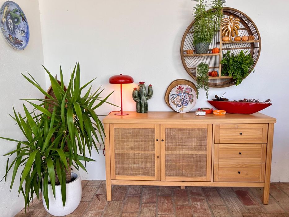 Aparador em Pinho maciço e palhinha