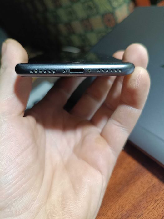 Iphone 8 64gb в хорошому стані