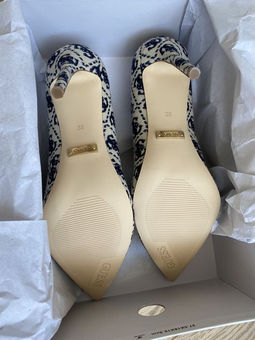 Szpilki Guess r 38