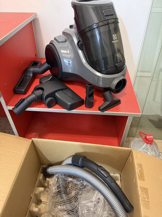 Пилосос пилосмок Electrolux EASE C4