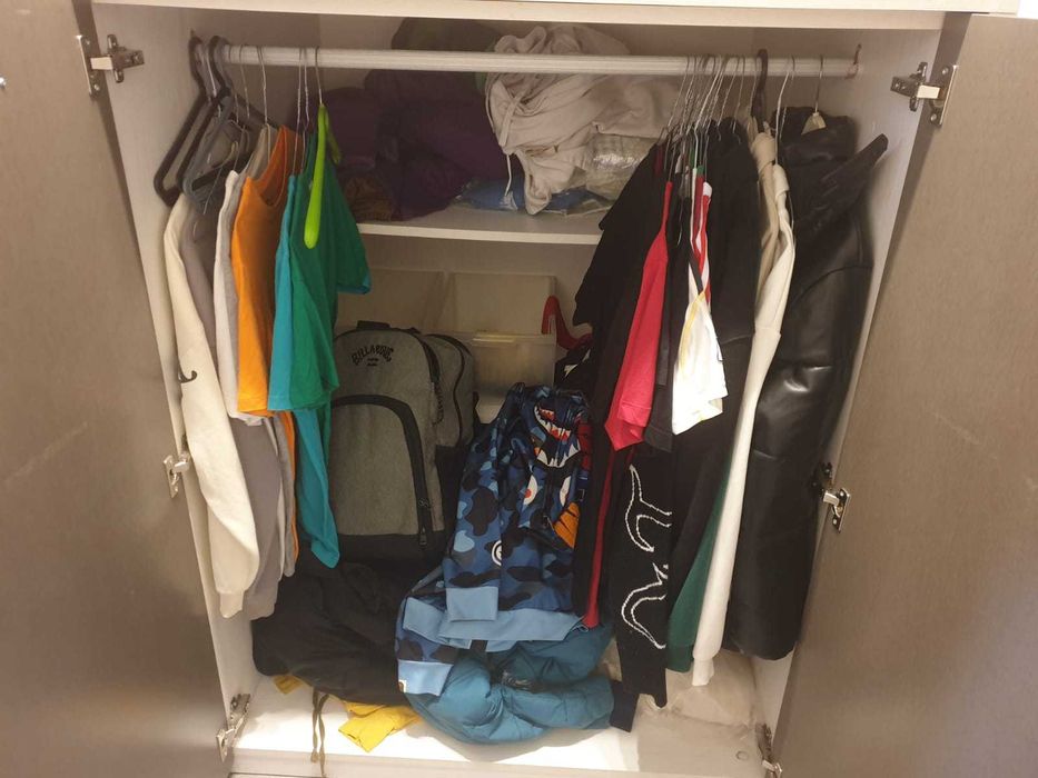 Beliche em Madeira Maciça com Roupeiro e Gavetões