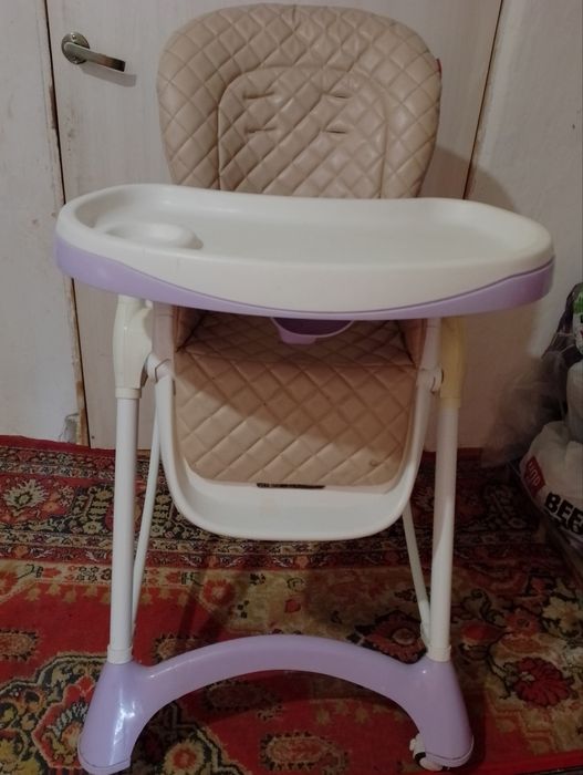 Дитячий столикк для годування