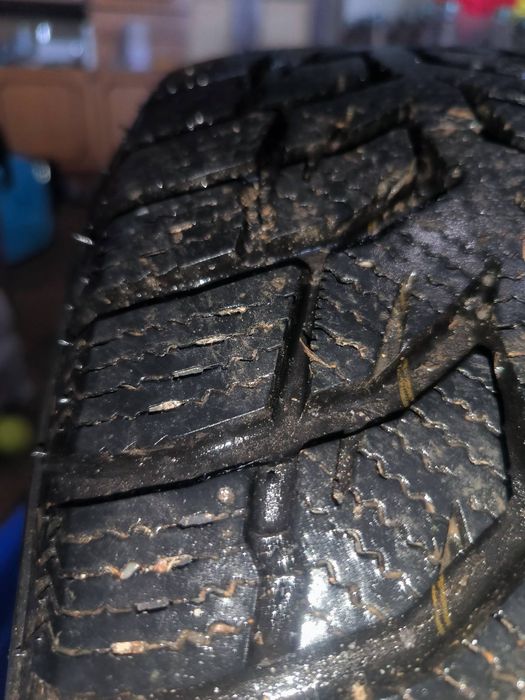 Продам резину с дисками 185*65 R 15 ,диски 110* 5