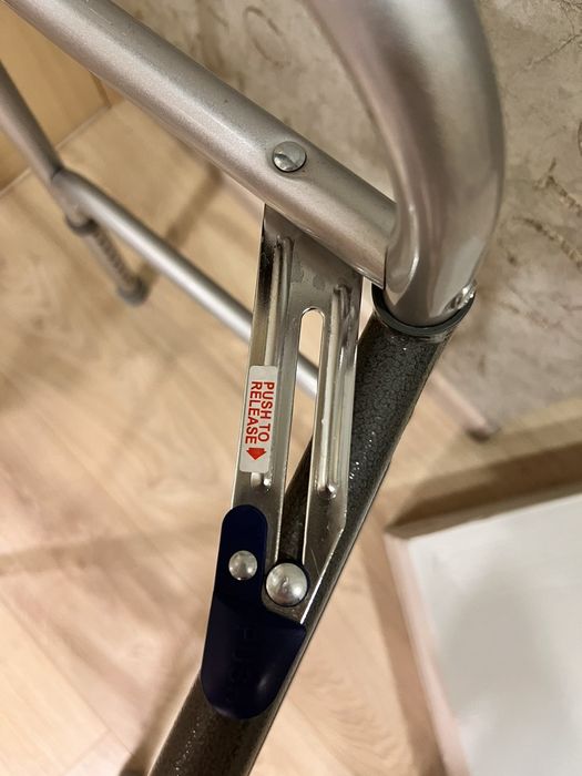 Ходунки с двумя кнопками Doctor life алюминивые