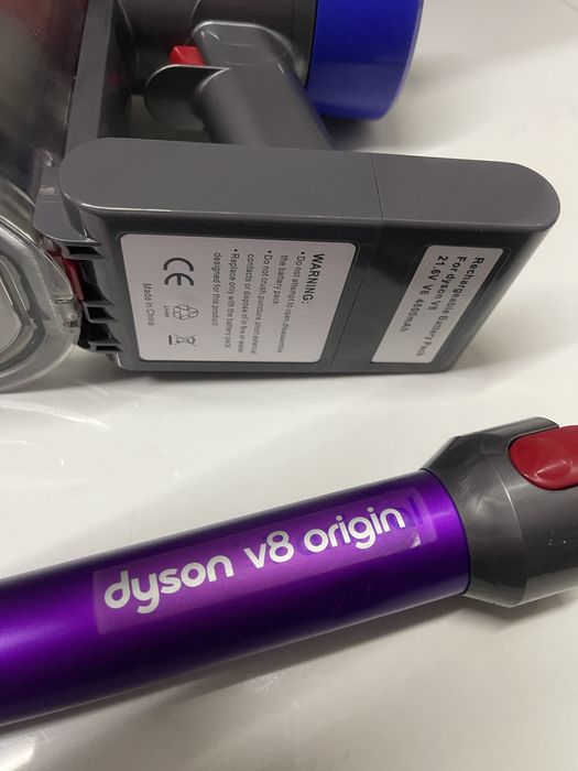 Odkurzacz Dyson V 8 , duzy zestaw ,nowa bateria .