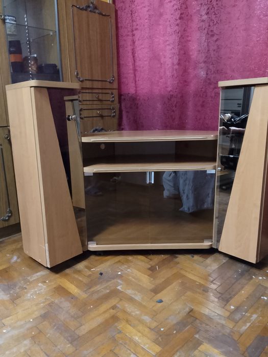 Кутова тумба під телевізор