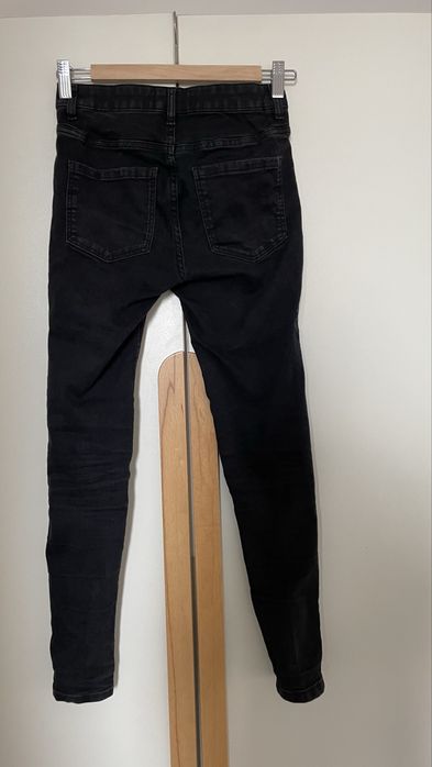 Używane dziewczęce czarne jeansy typu mid waist skinny Sinsay r. 36/S