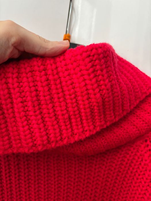Czerwony gruby sweter marki Reserved, rozmiar M, stan bardzo dobry.