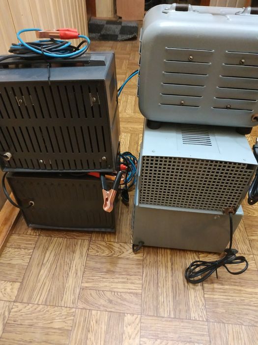 Зарядні до акумуляторів свинцевих