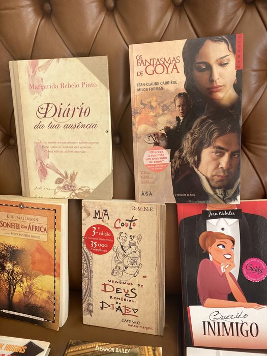 livros de diferentes escritores