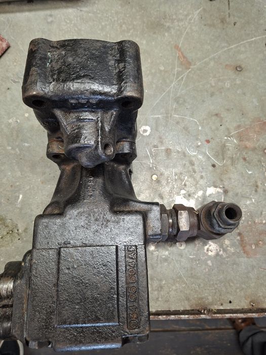 Pompa hydrauliczna z przystawką do wywrotu samochodu MAN